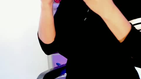 Snapshot of lilah_sweet chatting on February 9, 2025, 1:25 pm Lilah Sweet online show from February 9, 2025, 1:25 pm
