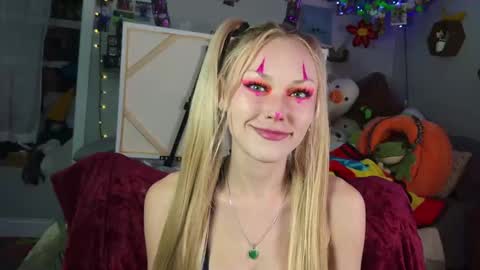 Snapshot of lilfknsquirt chatting on November 4, 2025, 7:13 pm LilSquirt online show from November 4, 2025, 7:13 pm