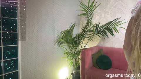 Lili online show from January 7, 2025, 2:41 pm