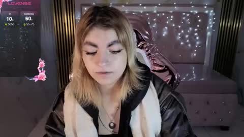 Lili online show from November 18, 2025, 3:12 am