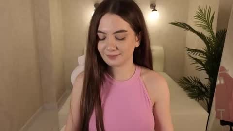 Lilia online show from November 3, 2025, 5:03 pm