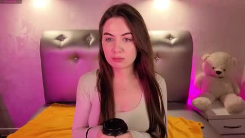 Lilia online show from November 7, 2025, 5:13 pm