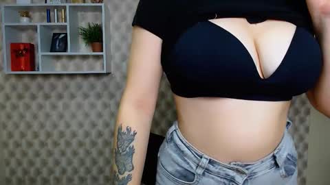 Liliana online show from November 13, 2025, 9:41 am