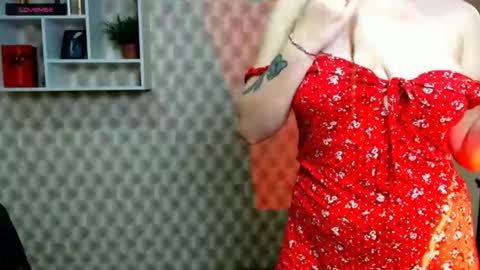 Liliana online show from November 28, 2025, 2:20 pm