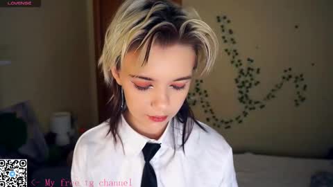 Snapshot of liliandaniels chatting on October 26, 2025, 6:41 am Lilian online show from October 26, 2025, 6:41 am