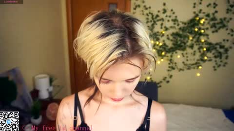 Snapshot of liliandaniels chatting on November 12, 2025, 6:25 am Lilian online show from November 12, 2025, 6:25 am