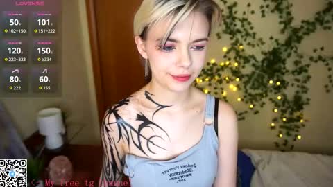 Snapshot of liliandaniels chatting on December 4, 2025, 7:39 am Lilian online show from December 4, 2025, 7:39 am