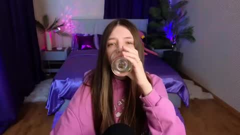 Lili Bakery online show from December 2, 2024, 10:12 pm