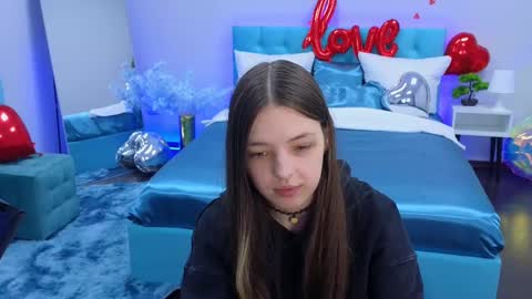 Lili Bakery online show from February 17, 2025, 2:53 am