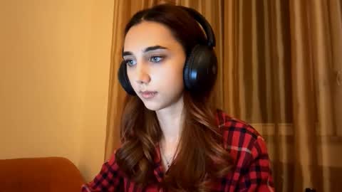 Snapshot of lilihalvorsen chatting on September 17, 2025, 10:22 pm Lina online show from September 17, 2025, 10:22 pm