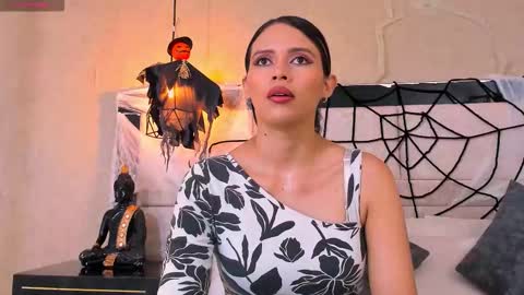 LilyJensen online show from October 23, 2025, 7:01 pm