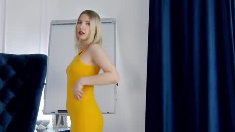 LiliLinn online show from December 28, 2024, 8:05 am