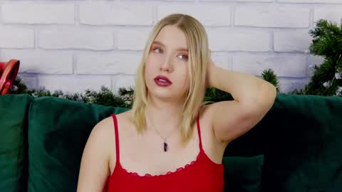 LiliLinn online show from January 13, 2025, 7:21 am