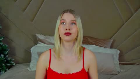 LiliLinn online show from January 17, 2025, 11:49 am