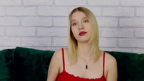 LiliLinn online show from January 20, 2025, 4:21 am