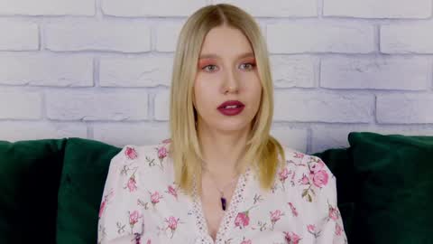 LiliLinn online show from January 21, 2025, 11:03 am