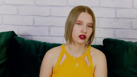 LiliLinn online show from February 3, 2025, 8:13 am