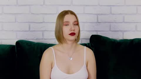 LiliLinn online show from February 10, 2025, 12:29 pm