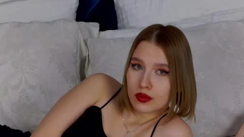 LiliLinn online show from February 22, 2025, 9:23 am