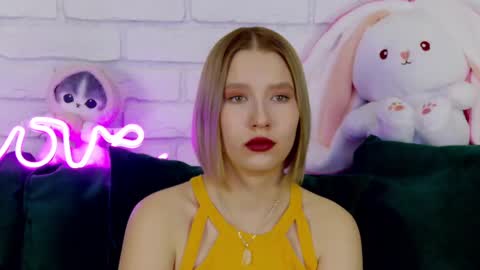 LiliLinn online show from March 5, 2025, 8:21 am