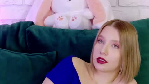 LiliLinn online show from March 7, 2025, 10:02 am