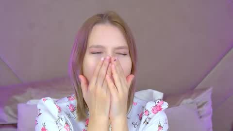 LiliLinn online show from September 26, 2025, 5:11 am