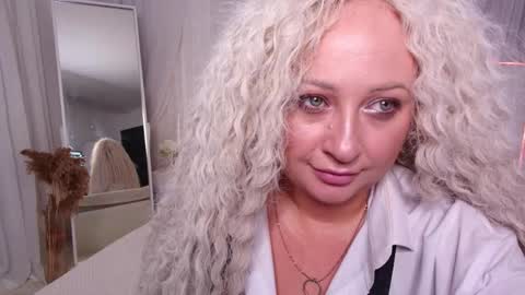 Snapshot of lilit_1love chatting on September 27, 2025, 4:45 pm Lilit online show from September 27, 2025, 4:45 pm