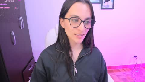 Snapshot of lilith01_ chatting on February 7, 2025, 9:48 pm Leidy online show from February 7, 2025, 9:48 pm