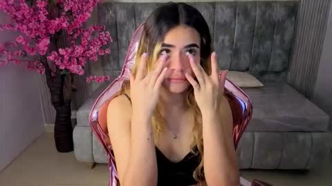 Snapshot of lilith4_s chatting on October 23, 2025, 10:47 am Lilith online show from October 23, 2025, 10:47 am