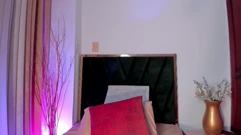 Snapshot of lilithesme chatting on December 3, 2025, 7:01 pm LilithEsme online show from December 3, 2025, 7:01 pm