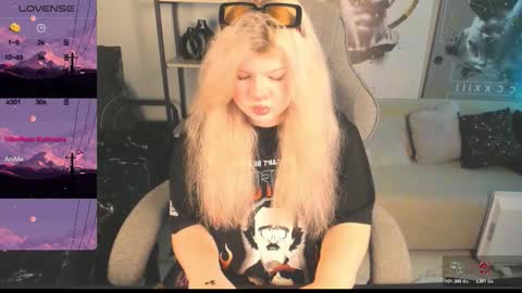 Snapshot of lilithnelson chatting on October 22, 2025, 5:45 pm LilithNelson online show from October 22, 2025, 5:45 pm