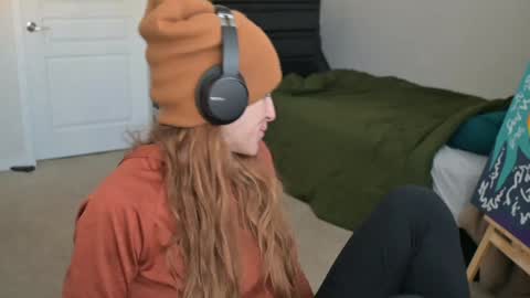 Snapshot of lilithoftrees chatting on December 13, 2024, 4:49 pm L online show from December 13, 2024, 4:49 pm