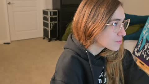 Snapshot of lilithoftrees chatting on December 15, 2024, 1:00 pm L online show from December 15, 2024, 1:00 pm