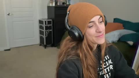 Snapshot of lilithoftrees chatting on December 18, 2024, 8:03 pm L online show from December 18, 2024, 8:03 pm