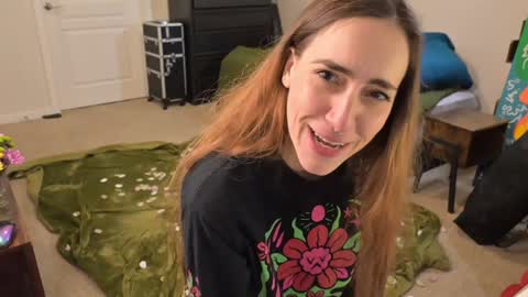 Snapshot of lilithoftrees chatting on January 4, 2025, 1:10 am L online show from January 4, 2025, 1:10 am