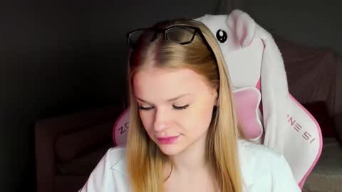 Snapshot of lilitrosen chatting on November 16, 2025, 6:19 am lilitrosen online show from November 16, 2025, 6:19 am