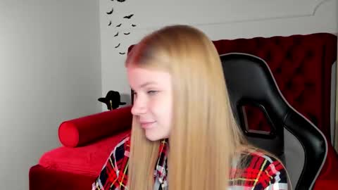 Snapshot of lilitrosen chatting on November 17, 2025, 6:14 pm lilitrosen online show from November 17, 2025, 6:14 pm