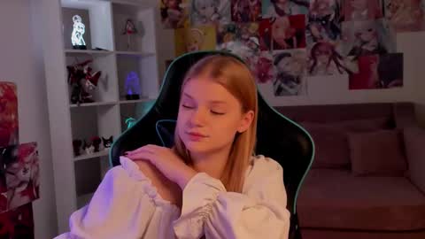 Snapshot of lilitrosen chatting on November 18, 2025, 5:28 pm lilitrosen online show from November 18, 2025, 5:28 pm