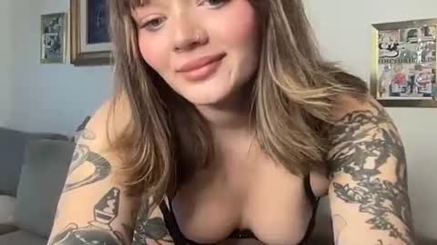 lilldaddysgirl online show from November 10, 2025, 7:13 pm