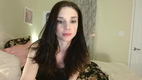 Snapshot of lillian_rose chatting on December 10, 2024, 4:24 am Lillian Rose online show from December 10, 2024, 4:24 am