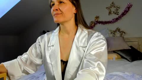 lillian_white1 online show from January 24, 2025, 8:13 am