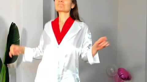 lillian_white1 online show from February 2, 2025, 7:09 am