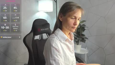 lillian_white1 online show from September 14, 2025, 12:43 am
