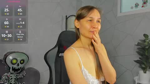 lillian_white1 online show from November 1, 2025, 7:32 am