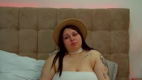 Snapshot of lillianhaig chatting on March 7, 2025, 8:22 pm LillianHaig online show from March 7, 2025, 8:22 pm