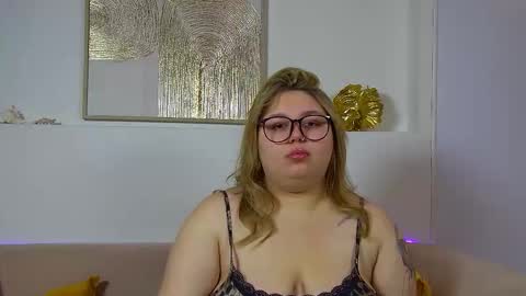 Snapshot of lillianhaig chatting on November 24, 2025, 6:35 am LillianHaig online show from November 24, 2025, 6:35 am