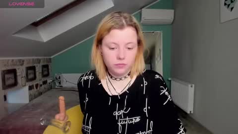 Lilly Depp online show from December 15, 2024, 1:11 pm