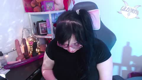 Snapshot of lilomoon69 chatting on December 3, 2024, 2:25 am Lilo online show from December 3, 2024, 2:25 am