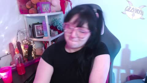 Snapshot of lilomoon69 chatting on December 3, 2024, 5:31 am Lilo online show from December 3, 2024, 5:31 am