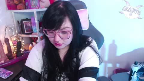 Snapshot of lilomoon69 chatting on December 4, 2024, 3:04 am Lilo online show from December 4, 2024, 3:04 am